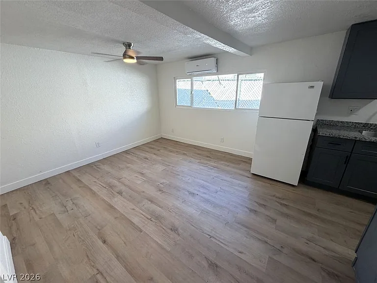 2030 Sunrise Ave #8 — Photo 6