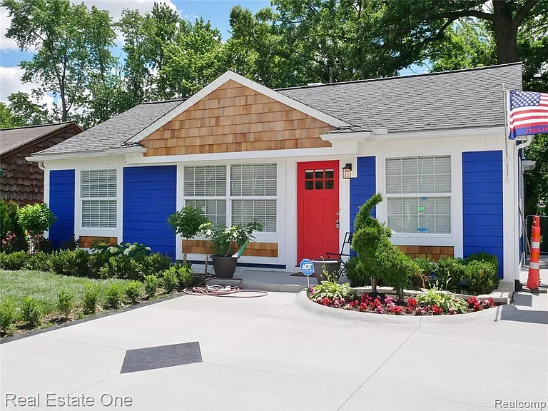 15885 W Forteen Mile Rd — Photo 2