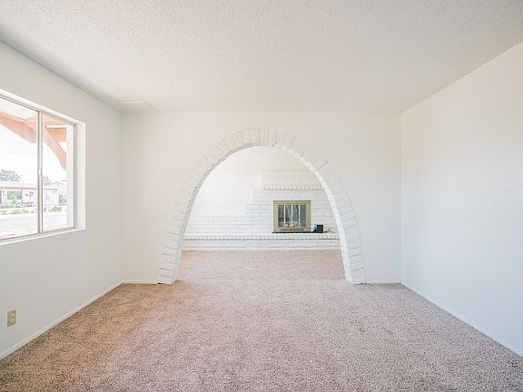 2nd image of 3320 W Altadena Ave