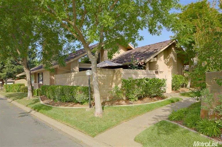 1804 Discovery Village Ln photo 1