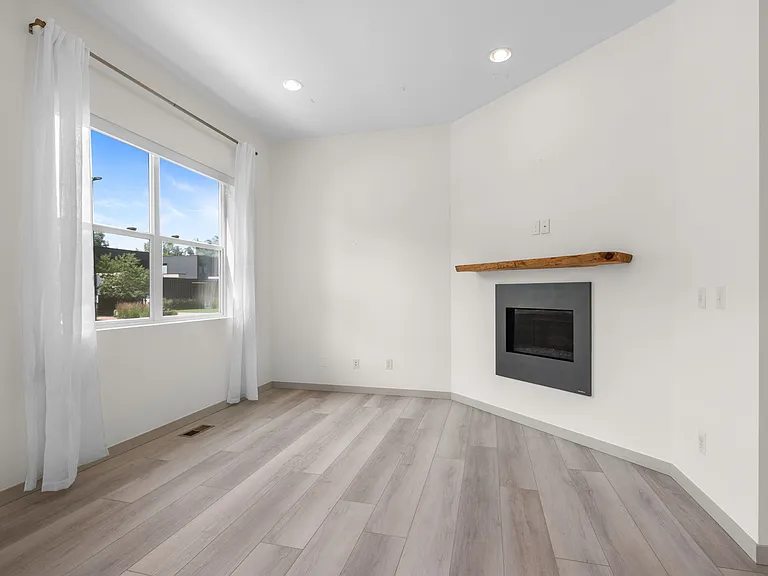 4015 Fenton Ct — Photo 7