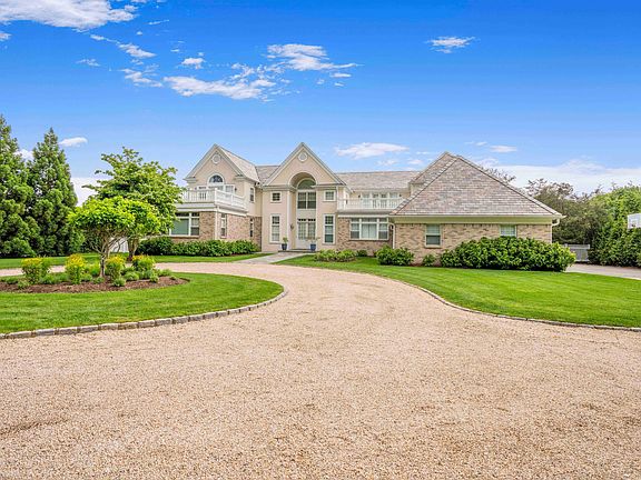 3rd image of 31 Pheasant Ln