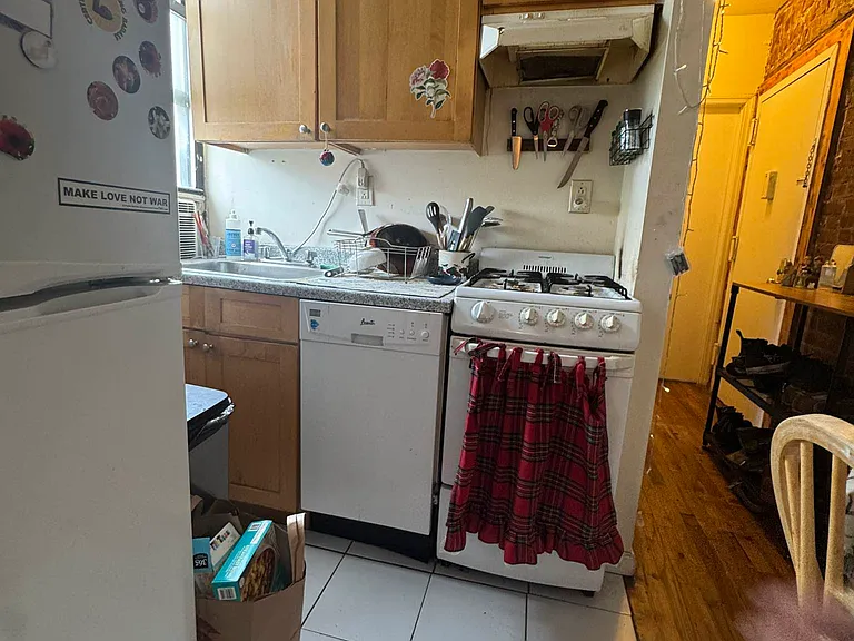 536 E 5th St #17 — Photo 2