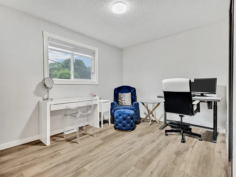 239 Oakview Ave — Photo 6