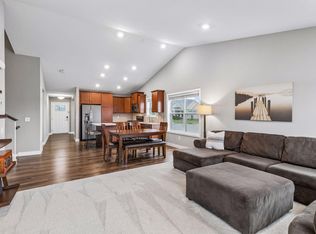 1418 Nutmeg Cir, Carver, MN 55315
