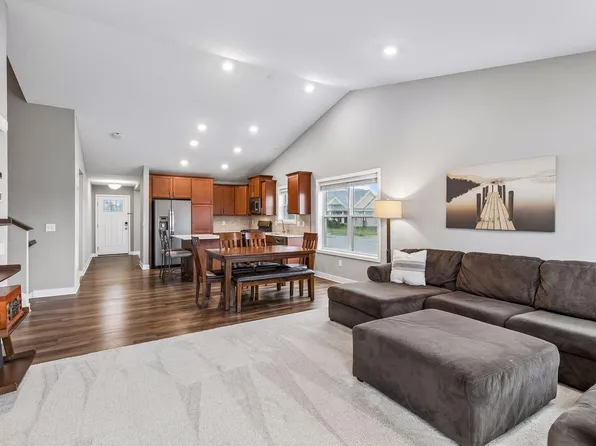 1418 Nutmeg Cir, Carver, MN 55315