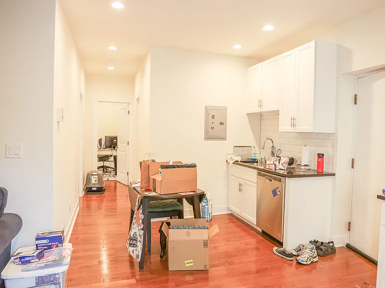 652 W Roscoe St #104 — Photo 3