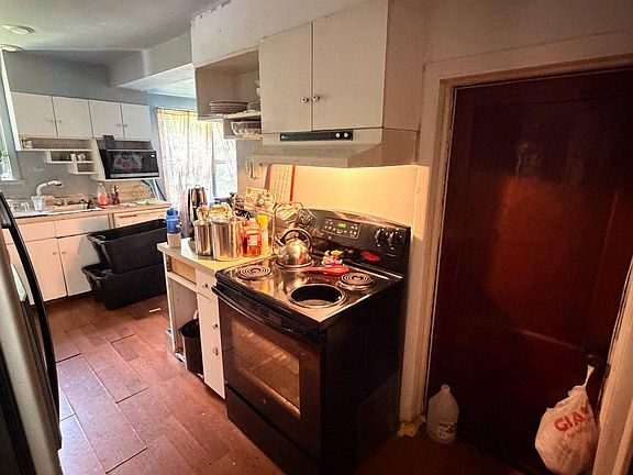 5th image of 3806 Hillcrest Rd