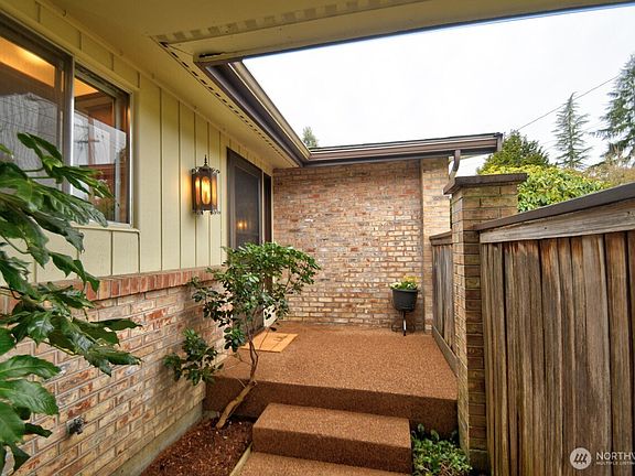 2nd image of 3029 Edgewood Drive SE