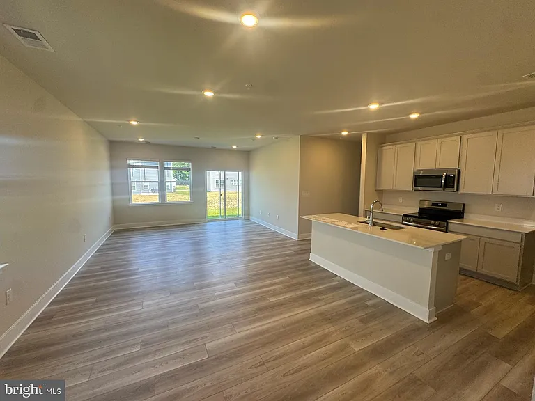 1684 Lake Placid Dr — Photo 3