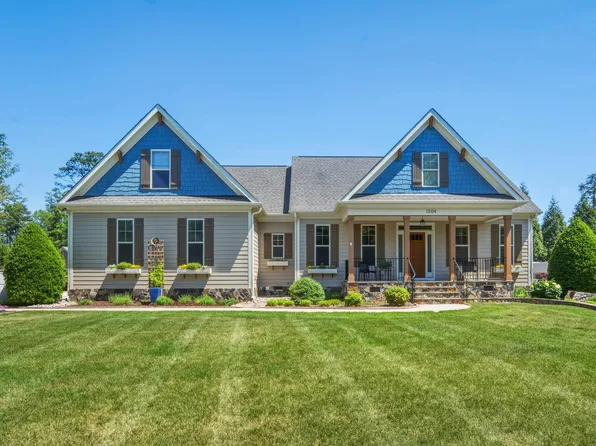 1304 Golden Bluff Ln, Fuquay Varina, NC 27526