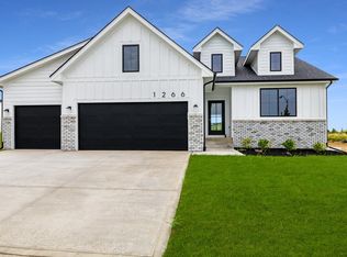 1266 S 92nd St, West Des Moines, IA 50266