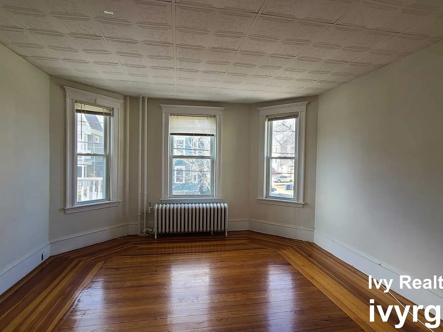 4 bed, 1.5 bath, $3,800 — Photo 3