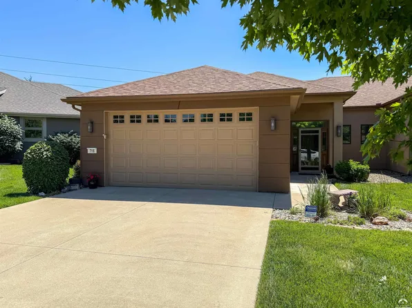 716 Coving Ct, Lawrence, KS 66047