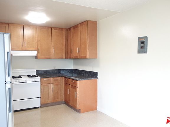3rd image of 4375 York Blvd #113