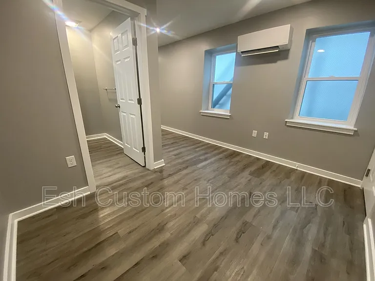 218 W King St #2 — Photo 5
