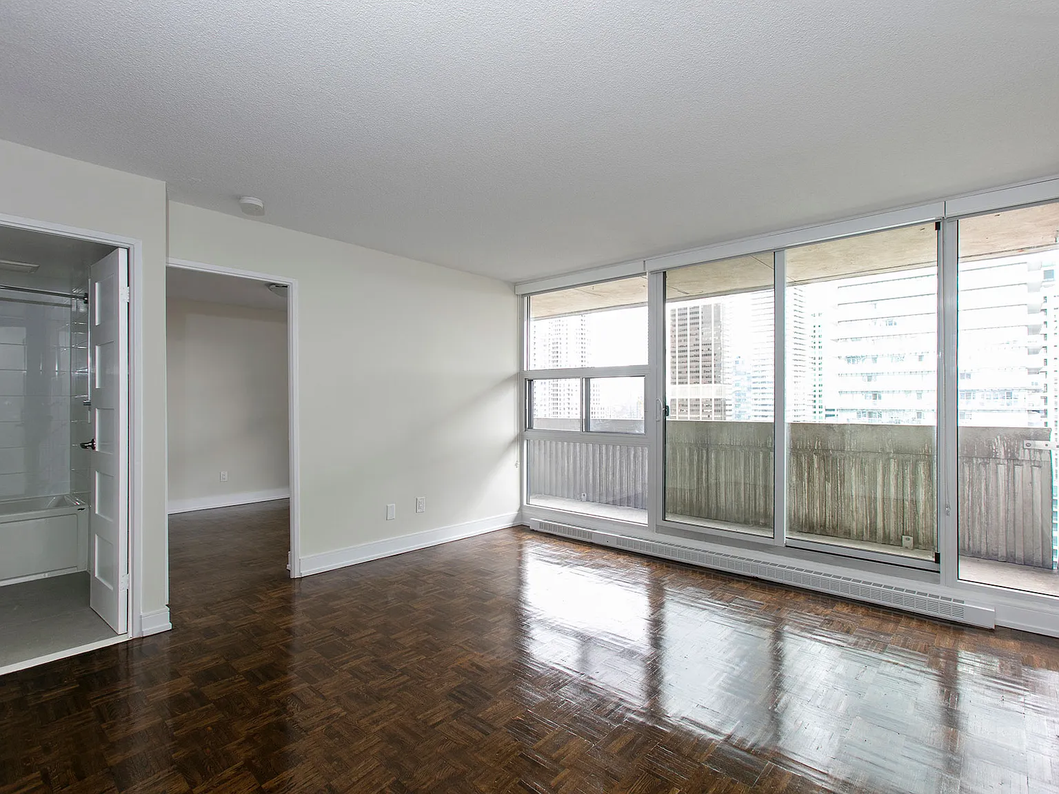 33 Isabella Street — Photo 4