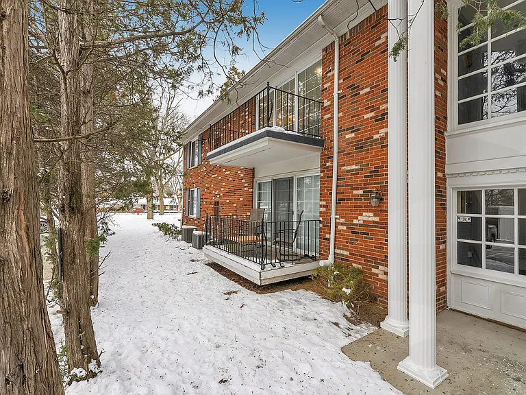 408 Fox Hills Dr S #A-5 — Photo 4