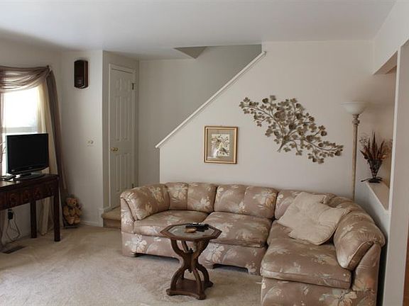 3rd image of 18 Carriage Ln #18