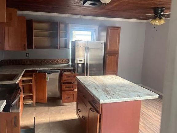 2nd image of 2060 Adams Rd