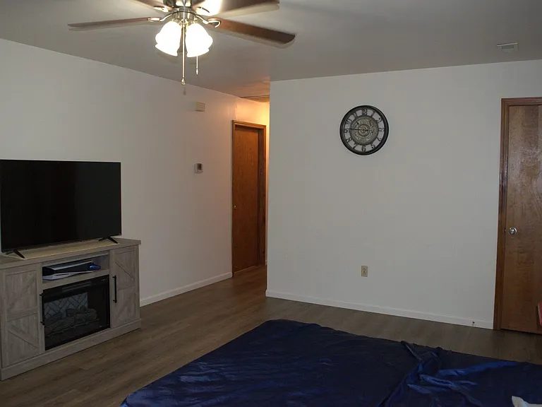 302 Oak St #B — Photo 5