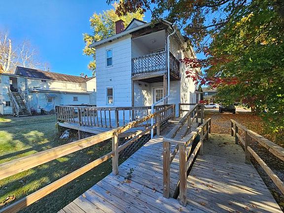 3rd image of 13 Vine St #1