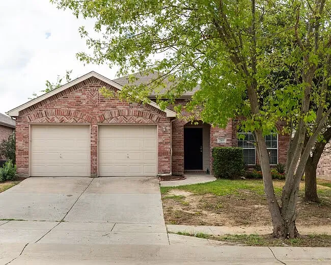 3 bed, 1894 sqft, $2,095 — Photo 2