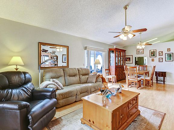 5th image of 3923 Circle Lake Dr