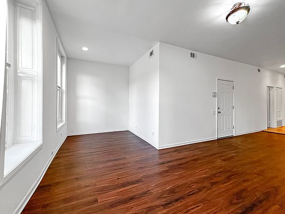 5th image of 311 W Chicago Ave APT 2