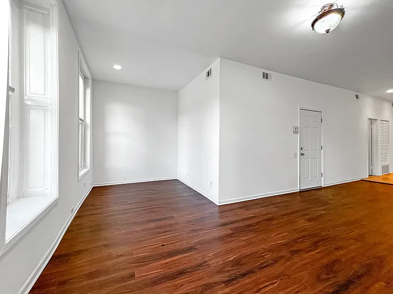 311 W Chicago Ave #2 — Photo 5