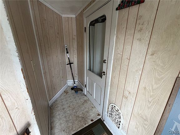 3rd image of 108 Lewis St