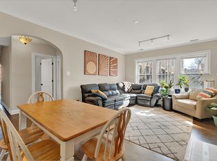 654 W Wellington Ave #2, Chicago, IL 60657