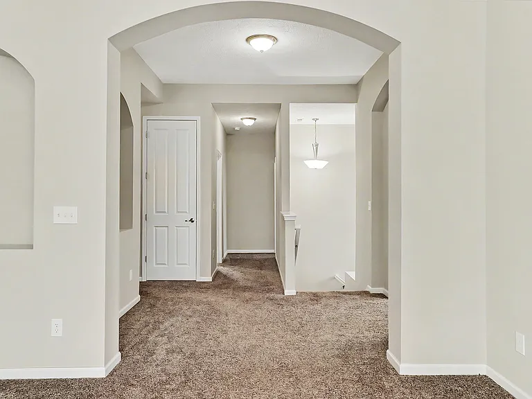 800 Redwood Ln — Photo 33