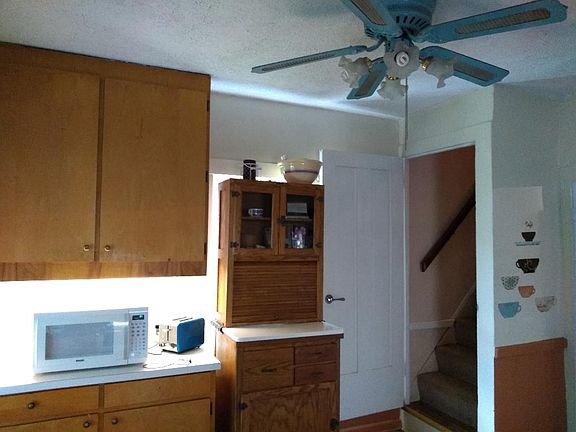 5th image of 923 N Ave NE