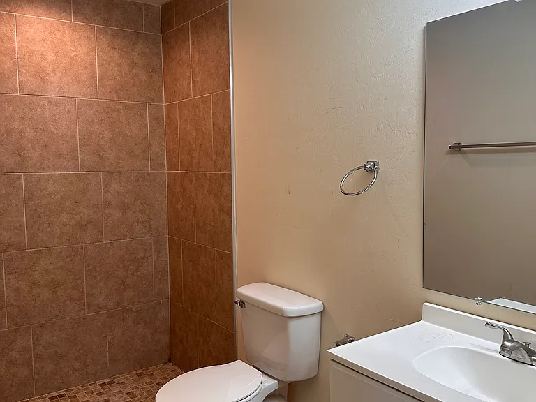 4427 SW 9th Ave — Photo 7