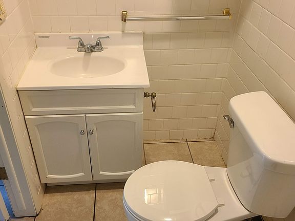 5th image of 35 Hutchinson St APT 2