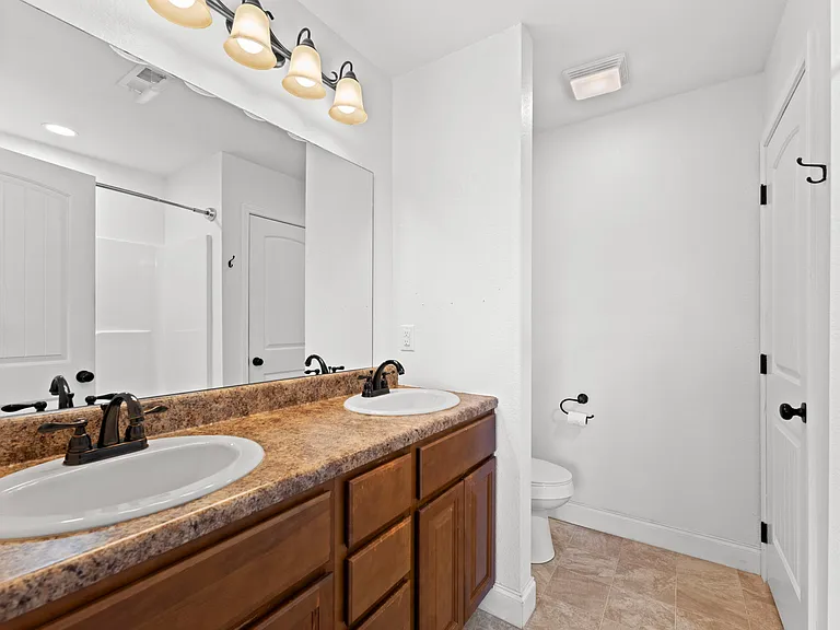 317 Wynberry Ct — Photo 16