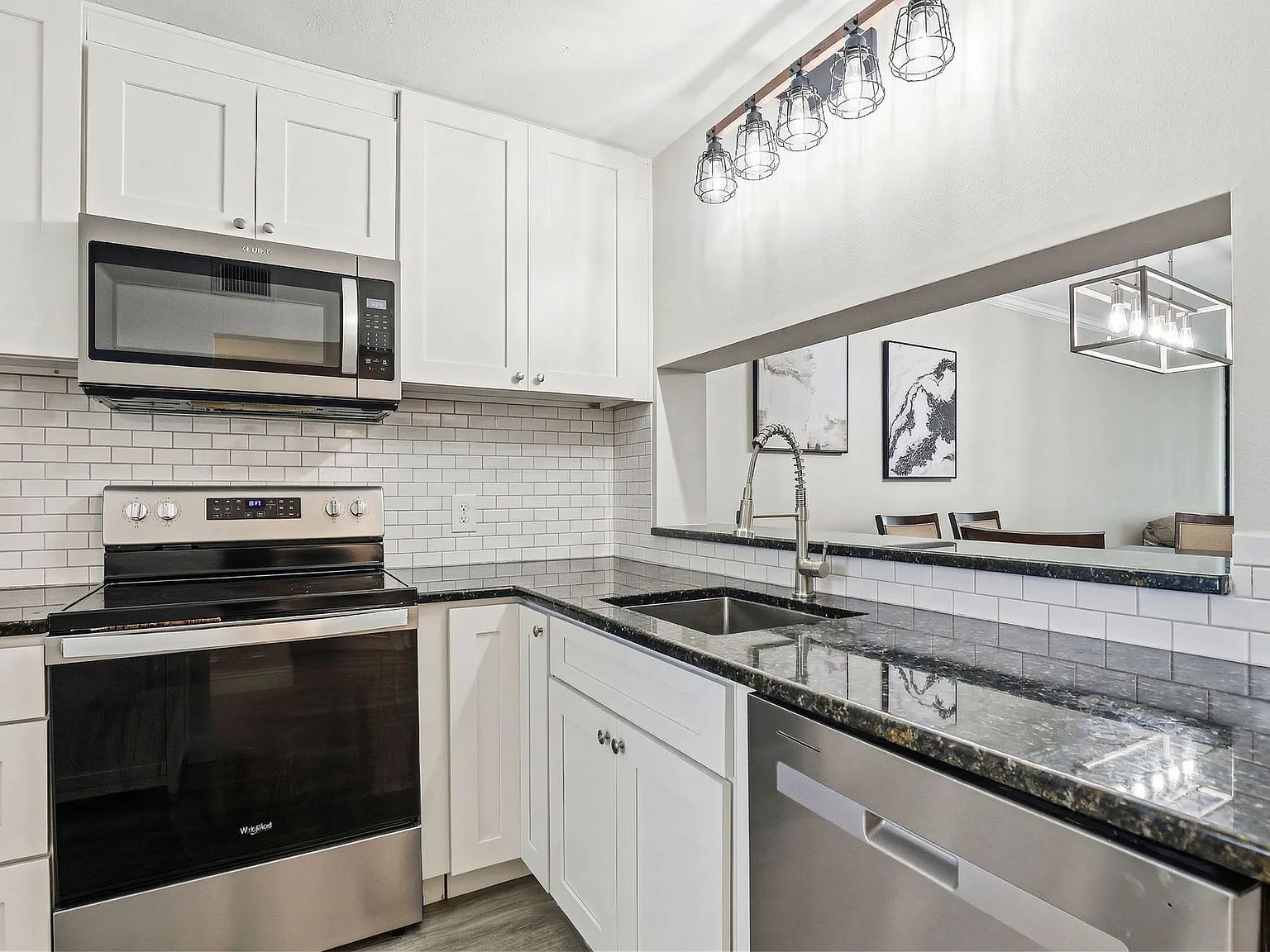 2 bed, 1019 sqft, $2,400 — Photo 3
