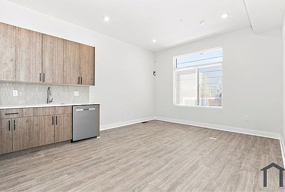 4th image of 2013 N Croskey St #2