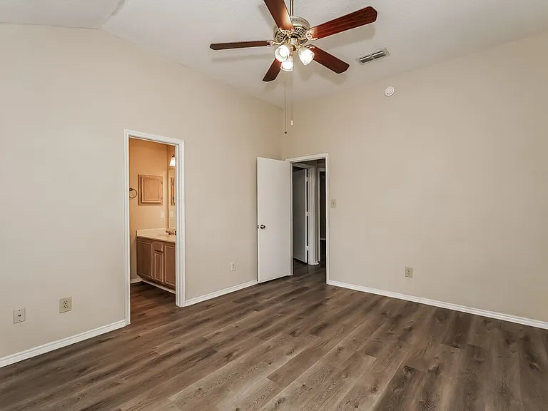 4001 Periwinkle Dr — Photo 11