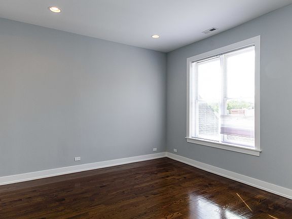 5th image of 2163 N Bell Ave APT 2R