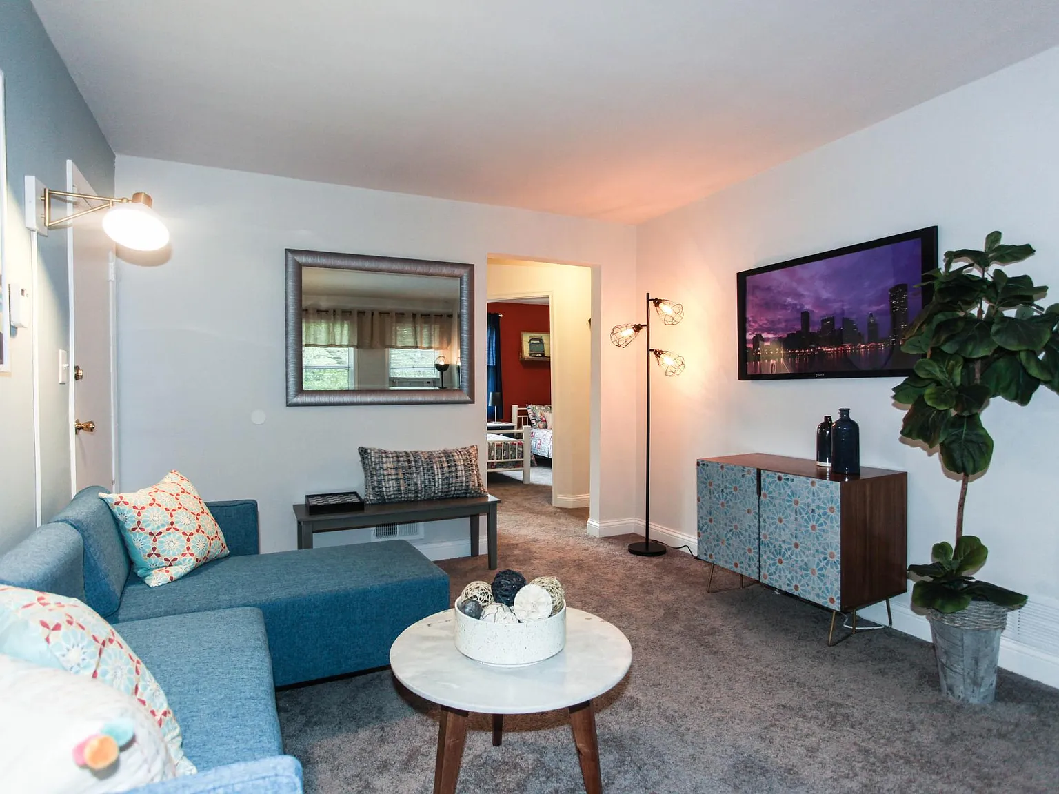 Lothian and Oakridge Apartments — Photo 2