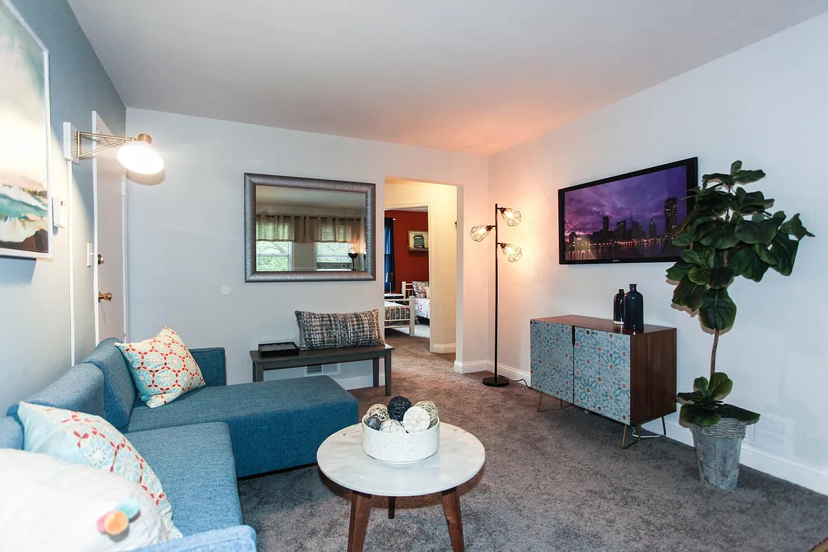 Building Photo - Lothian and Oakridge Apartments