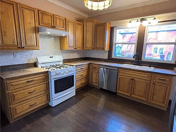 2nd image of 248 Flower Ave E