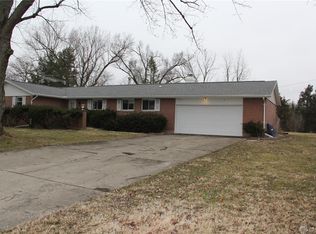 385 Coach Dr, Tipp City, OH 45371