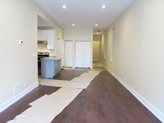 3rd image of 1435 N Leavitt St #1