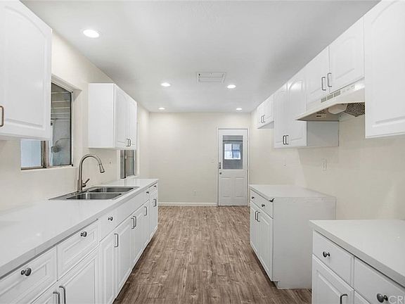 3rd image of 12424 Gain St