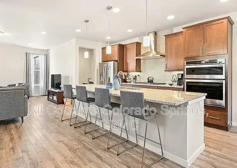 3 bed, 3.5 bath, 2148 sqft, $2,595 — Photo 3