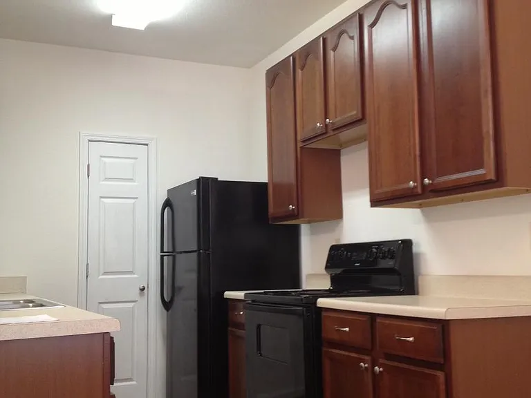305 Brookview Dr — Photo 11