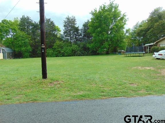 3rd image of Pierce Ln